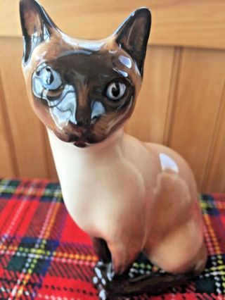 Royal Doulton Siamese Cat HN 2655 5” tall.  Cat 5