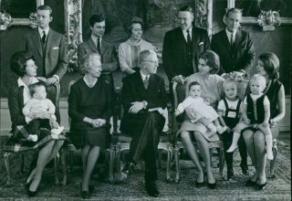 Picture Of The Royal Family Celebration Year - Vintage Photo