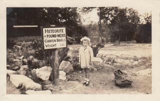Snapshot Photo Girl & Sign Meteorite At Canyon Diablo 1935 Arizona 97