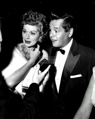 Lucille Ball & Desi Arnaz At Premier Of " A Star Is Born " - 8x10 Photo (aa - 576)
