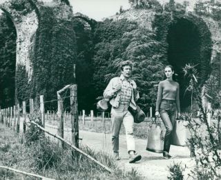 Albert Finney And Audrey Hepburn In " Two For The Road " - Vintage Photo