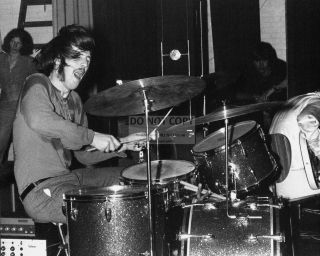 Led Zeppelin Drummer John Bonham - 8x10 Publicity Photo (ep - 558)