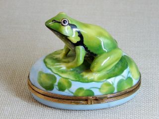 Limoges Chamart Hinged Trinket Box - Large Green Frog On Lily Pad Oval Box