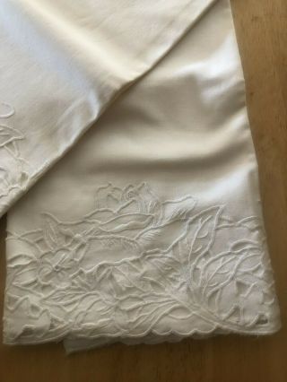 2 Vintage White Cotton Pillow Cases Cut Work Outs Embroidery Roses Flowers 2