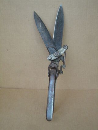 Vintage ' W ' Cast Iron Grass Clippers Garden Shears Tool Great Decorator Item 5