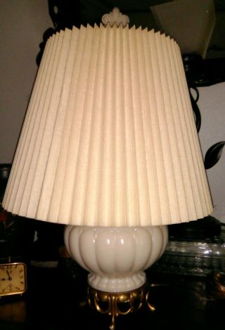 Vintage Aladdin Alacite Base And Top Light On/off Switch Table Lamp
