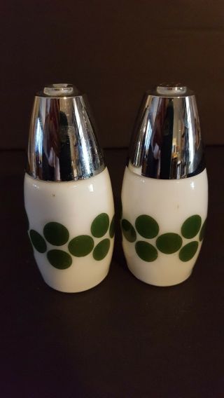 Vtg Mid - Centey Westinghouse Green Dot White Milk Glass Salt And Pepper Shakers