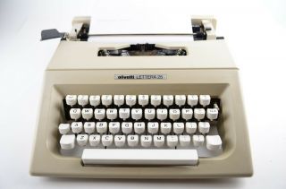 1975 Olivetti Lettera 25 Typewriter Retro Case In Fine & Ready To Use