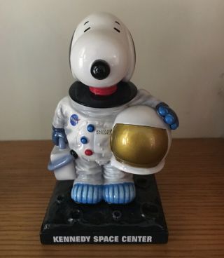 Vintage Nasa Kennedy Space Center Souvenir Astronaut Snoopy Figure