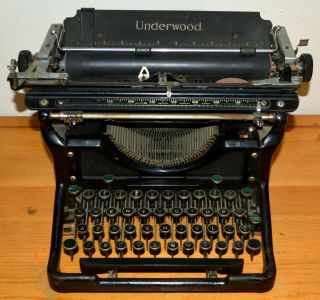 Antique Underwood Typewriter Black Metal Glass Keys 4408132 - 11 Made In Usa