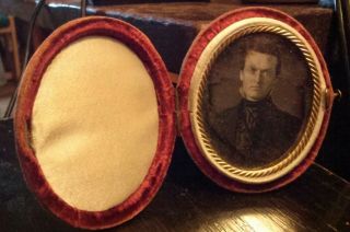 Small Velvet Case Oval Daguerreotype Portrait Of Handsome Young Man