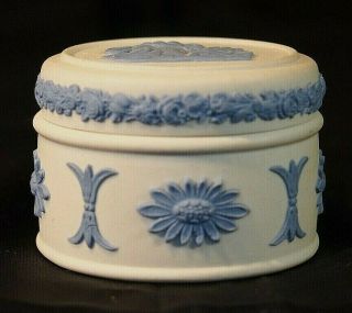 Wedgwood White Jasperware Blue Decoration Small Round Box With Lid England 1979