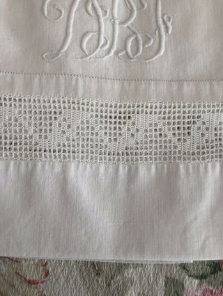2 Vintage Victorian White Pillowcases Hand Done Filet Lace Monogram 4