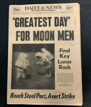 1971 Aug.  2nd N.  Y.  Daily News Newspaper Apollo 15 Find Lunar Rock Pgs 1 - 68