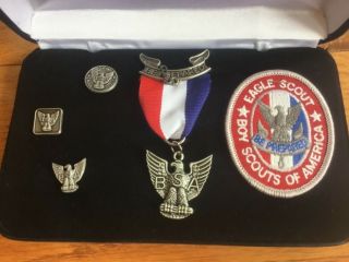 Complete Eagle Scout Rank Award Presentation Box with Badge,  patch and pins 2