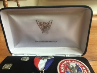 Complete Eagle Scout Rank Award Presentation Box with Badge,  patch and pins 3