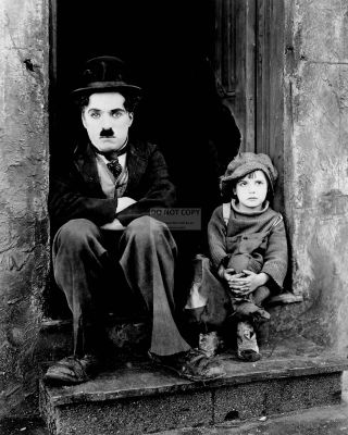Charlie Chaplin And Jackie Coogan In " The Kid " - 8x10 Publicity Photo (bb - 531)