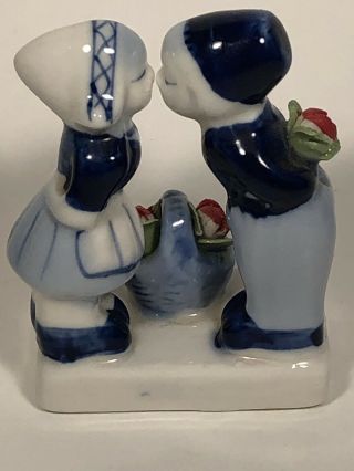 Vintage Dutch Boy And Girl Kissing Blue And White Porcelain Holland 1.  5 "
