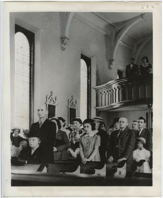 Lucien Aigner Vintage " Windows Of Heaven " /easter Church Service 1955 Press Photo