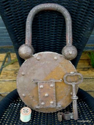 Large Vintage Padlock & Key 3