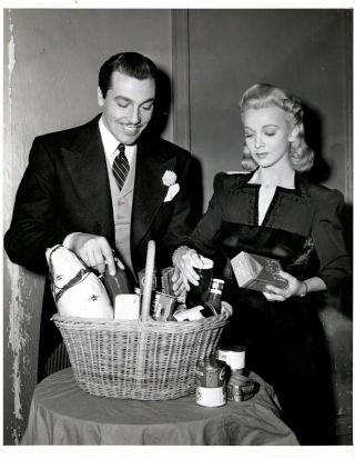 Cesar Romero & Carole Landis,  Rare Vintage Candid Photo.  1940 