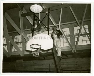 Wwii Photo Ga Camp Wheeler Military Repairing Basketball Backboard In Gymnasium