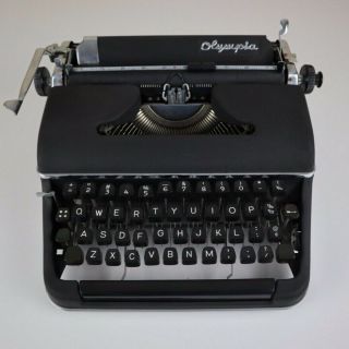 Rare 1951 Olympia Sm2 Black Crinkle Portable Typewriter Germany