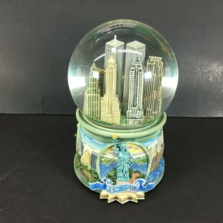 York Twin Towers Sex And The City San Francisco Music Box Co.  Snow Globe