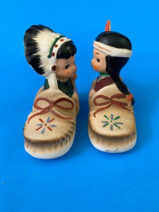 Vintage Indian Couple In Shoes Salt And Pepper Shakers Japan 2