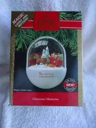 Box 1990 Hallmark Lighted Ornament Christmas Memories Ornament Qlx7276