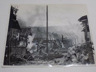 Official 1945 Wwii Usmc 8x10 Press Photo - Marines In Combat On Saipan