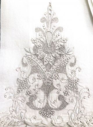 Set of 2 Vtg Antique Linen Madeira Hand Embroidered Guest Hand Fingertip Towels 2