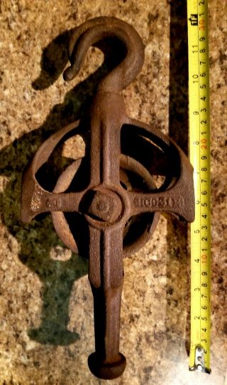 Vintage Farm Tool Barn Hay Loft Hook Antique Cast Iron Pulley Wheel Rare Find