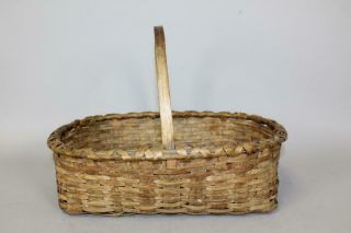 FANTASTIC EARLY 19TH C ONE HANDLE GATHERING BASKET IN GREAT SURFACE 2