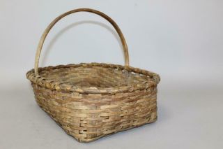 FANTASTIC EARLY 19TH C ONE HANDLE GATHERING BASKET IN GREAT SURFACE 4
