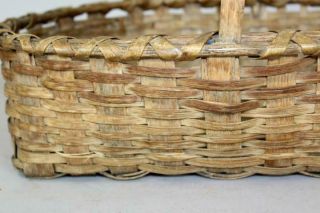 FANTASTIC EARLY 19TH C ONE HANDLE GATHERING BASKET IN GREAT SURFACE 6