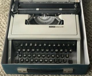 Olivetti Lettera 31 Typewriter