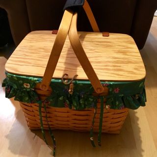 2 Longaberger Picnic Baskets with Lids and Swing handles.  Large Medium 6