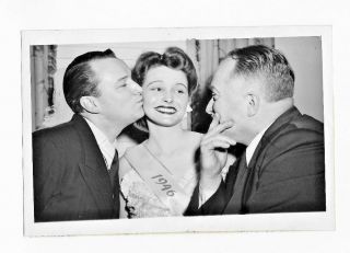 1945 Press Photo 19 Year Old Patricia Neal Beauty Queen With Jack Owens/g.  Petty