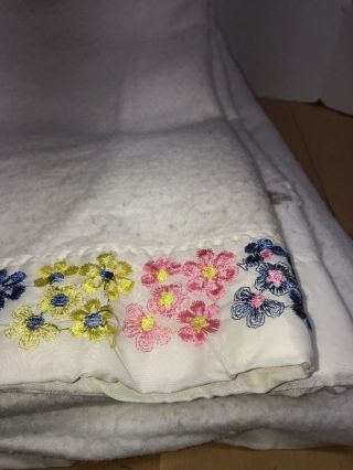 Vtg Soft White Acrylic Blanket W Satin Edge Embroidered Flower Top 78x92