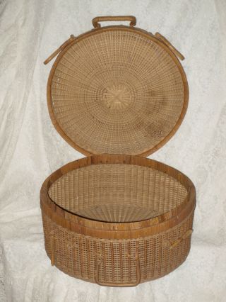 Large 17 " Round Wicker Storage Box Basket With Latching Lid & Handles