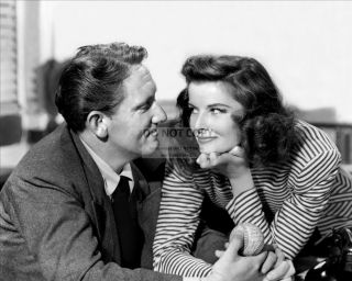 Spencer Tracy And Katharine Hepburn In " Woman Of The Year " - 8x10 Photo (op - 946)
