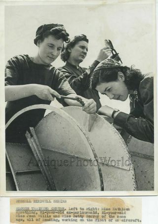 Wwii Women Workers Building Aircraft Antique Photo Uk