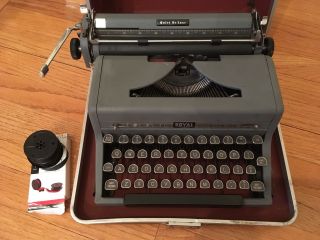 1949 Vintage Royal Quiet De Luxe Portable Typewriter Glass Keys (tan Case)