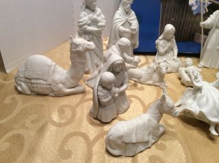 Avon White Porcelain Nativity Set Twenty (20) Piece Includes Stable 2
