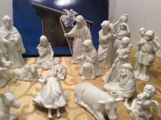 Avon White Porcelain Nativity Set Twenty (20) Piece Includes Stable 3