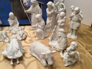 Avon White Porcelain Nativity Set Twenty (20) Piece Includes Stable 4
