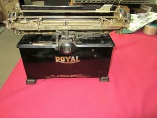1924 Vintage Royal Model 10 Typewriter w/Beveled Glass Sides Serial X - 839360 - 8