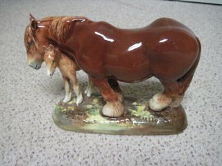 Circa 1940 Royal Doulton Chestnut Mare And Foal Hn2522 Nr