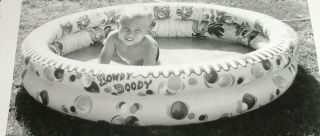 1950 ' s HOWDY DOODY Puppet Boy SWIMMING POOL Summer Toy Vintage Snapshot PHOTO 2